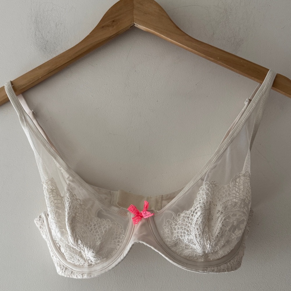 Victoria’s Secret White Lace Babydoll Bra Body By Victoria Unlined Demi 32D